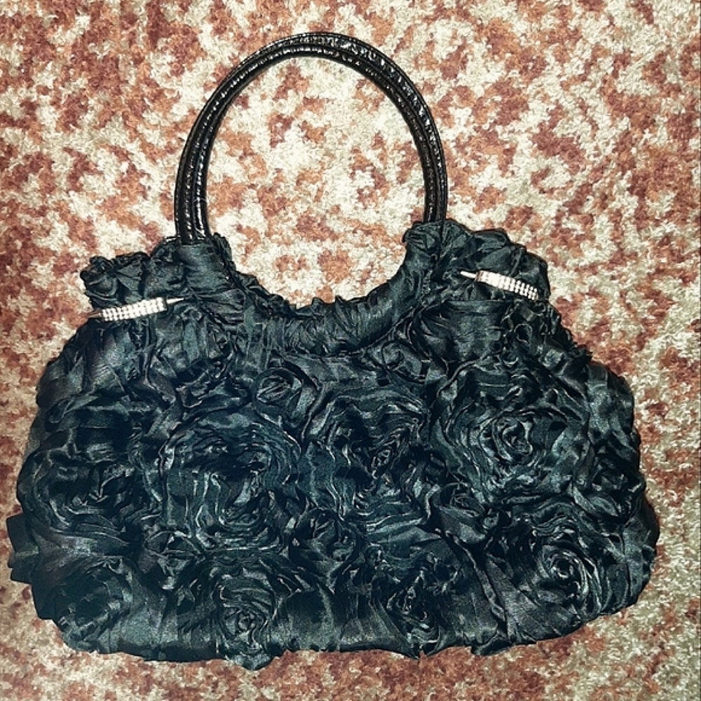 Elegant floral swirl purse